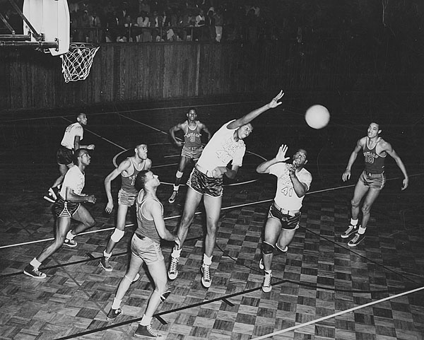 Earl Lloyd on the court