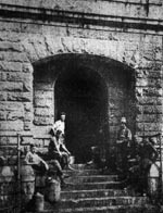 Entrance to the courthouse at Logan, with volunteers from Charleston on guard and issuing ammunition
and arms to other volunteers and deputy sheriffs. Charleston Gazette, 8 September 1921