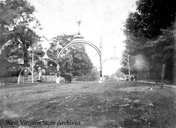 View of archway at the unveiling of the Confederate monument at
Union