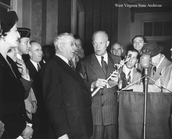 Presidential candidate Dwight D. Eisenhower at Wheeling, September 24,
1952