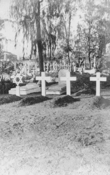 Initial gravesite of Homer Hash at Dakar. The crosses in front mark the
graves of Hash and his fellow crewmen.