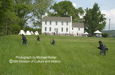 Union re-enactors in front of Mansion